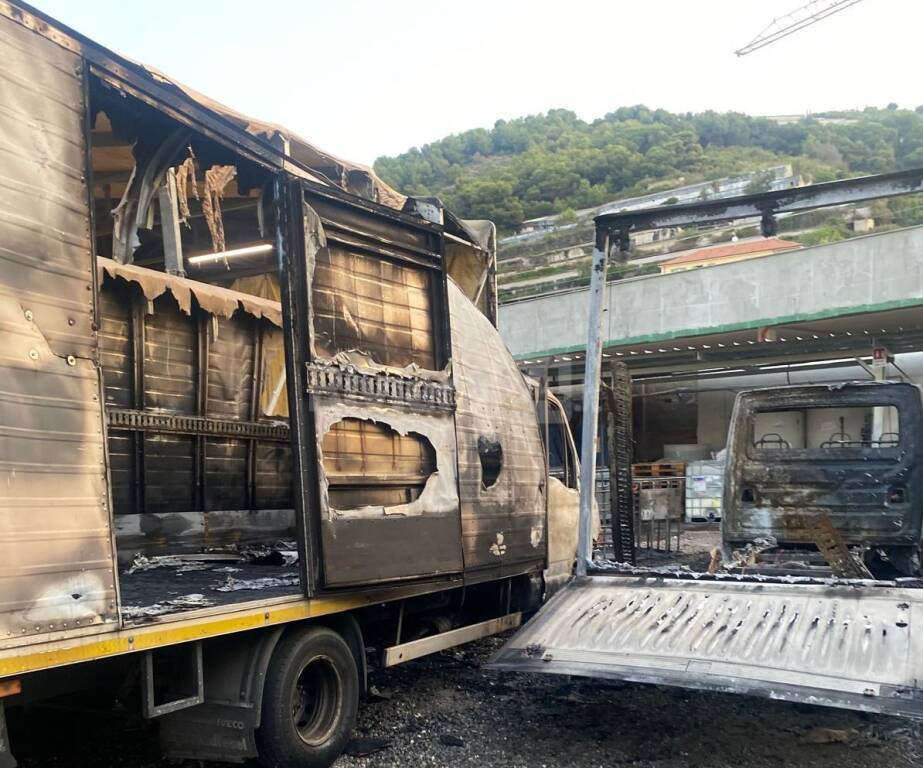 incendio camion lavanderia vallecrosia 