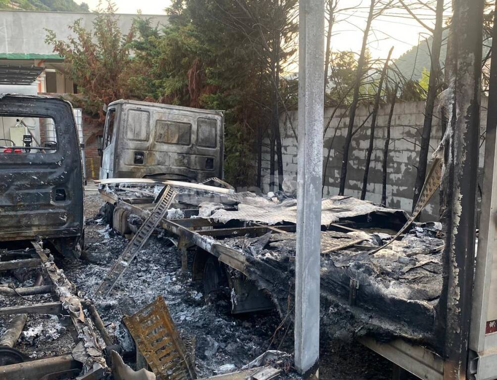 incendio camion lavanderia vallecrosia 