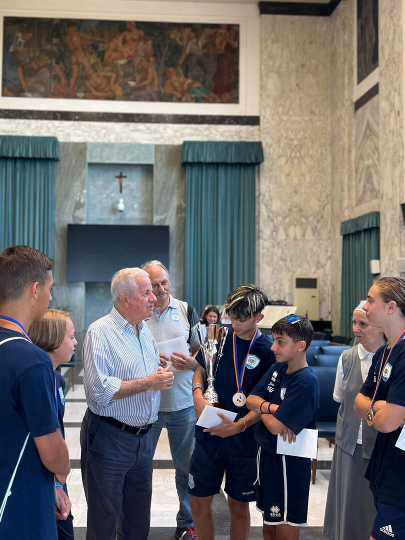 riviera24 -  ragazzi dell'Under 16 dell'Istituto della N.S. della Misericordia ricevuti dal sindaco Scajola