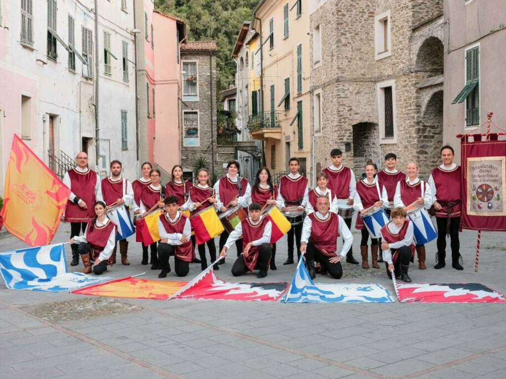 Sbandieratori e musici dell'Agosto Medievale di Ventimiglia