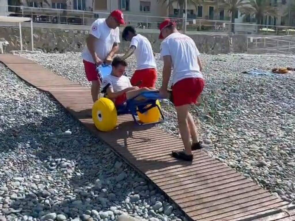 spiaggia disabili croce rossa ospedaletti