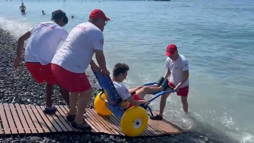 spiaggia disabili croce rossa ospedaletti