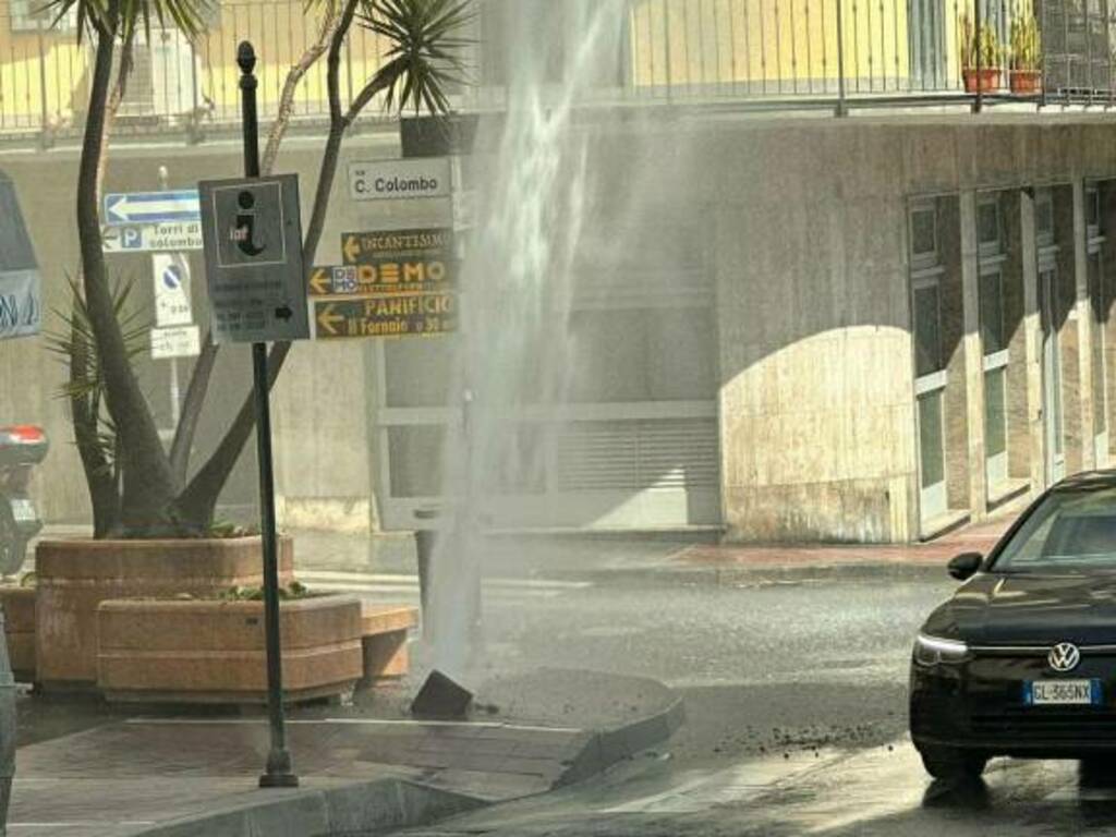 Taggia, geyser in strada