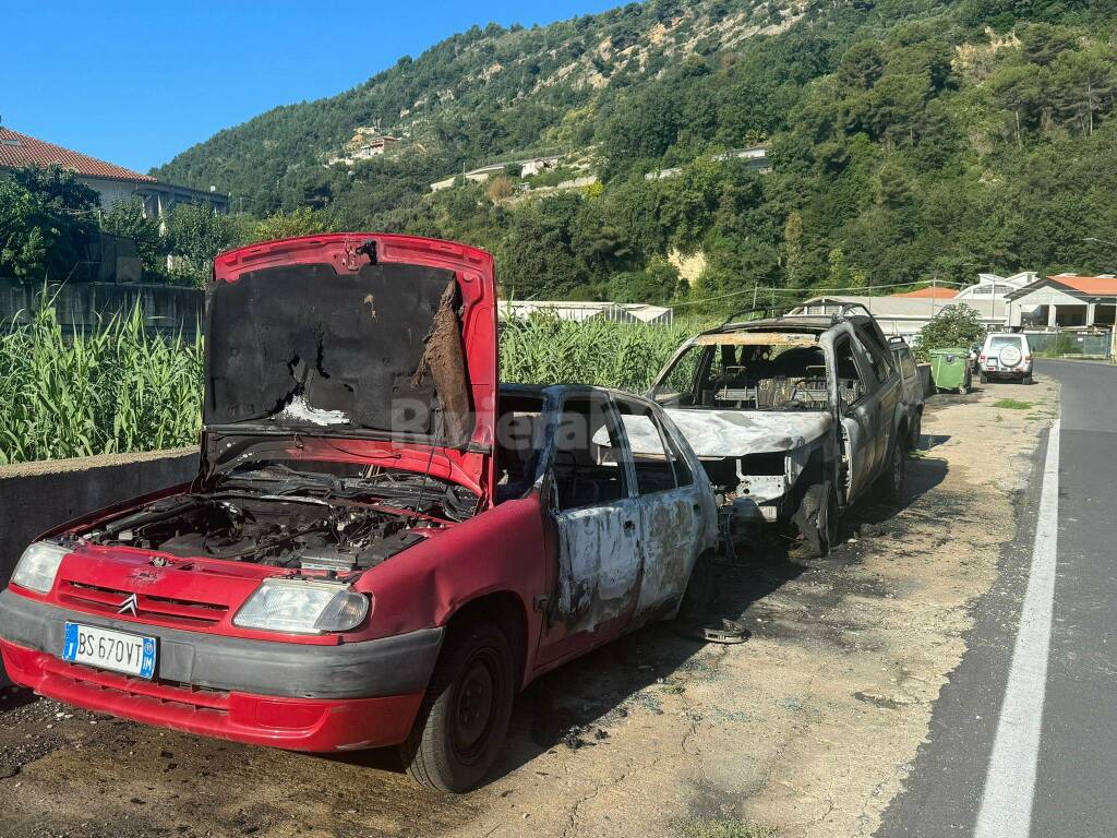 Vallecrosia auto incendiate