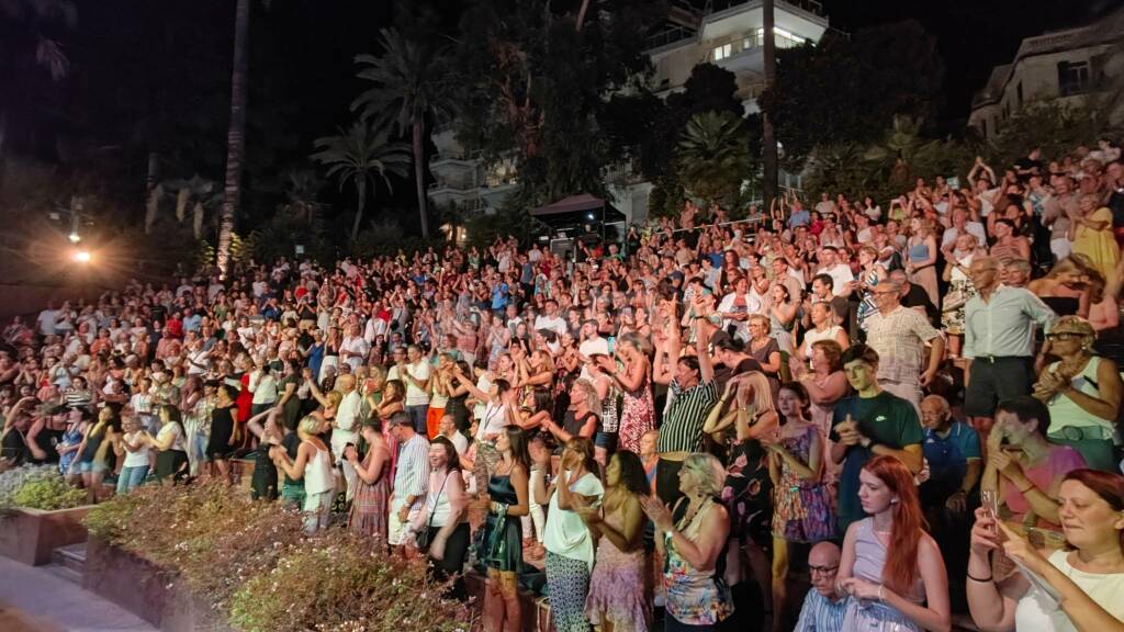 Ermal Meta e Orchestra Sinfonica di Sanremo auditorium Alfano