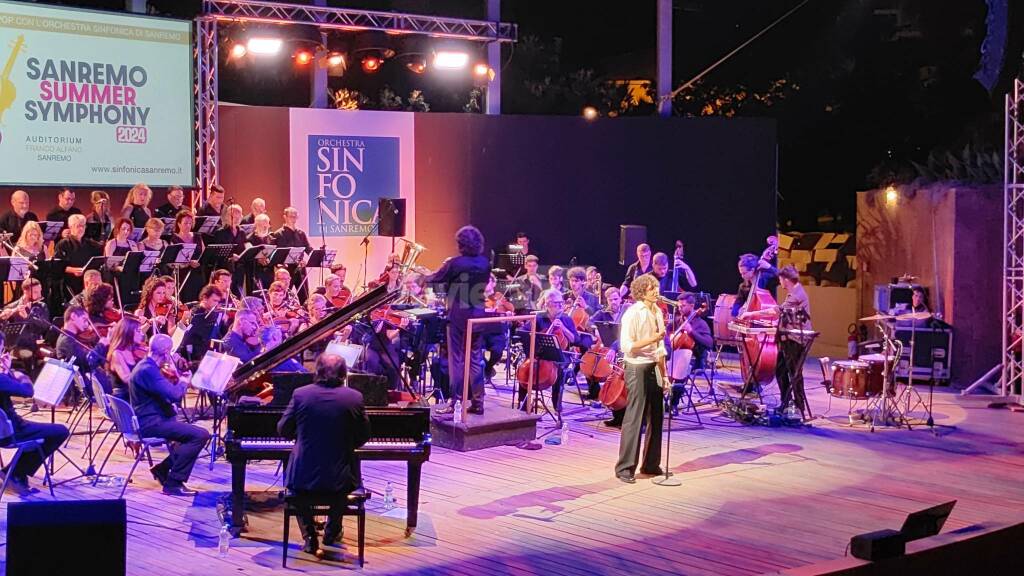 Ermal Meta e Orchestra Sinfonica di Sanremo auditorium Alfano