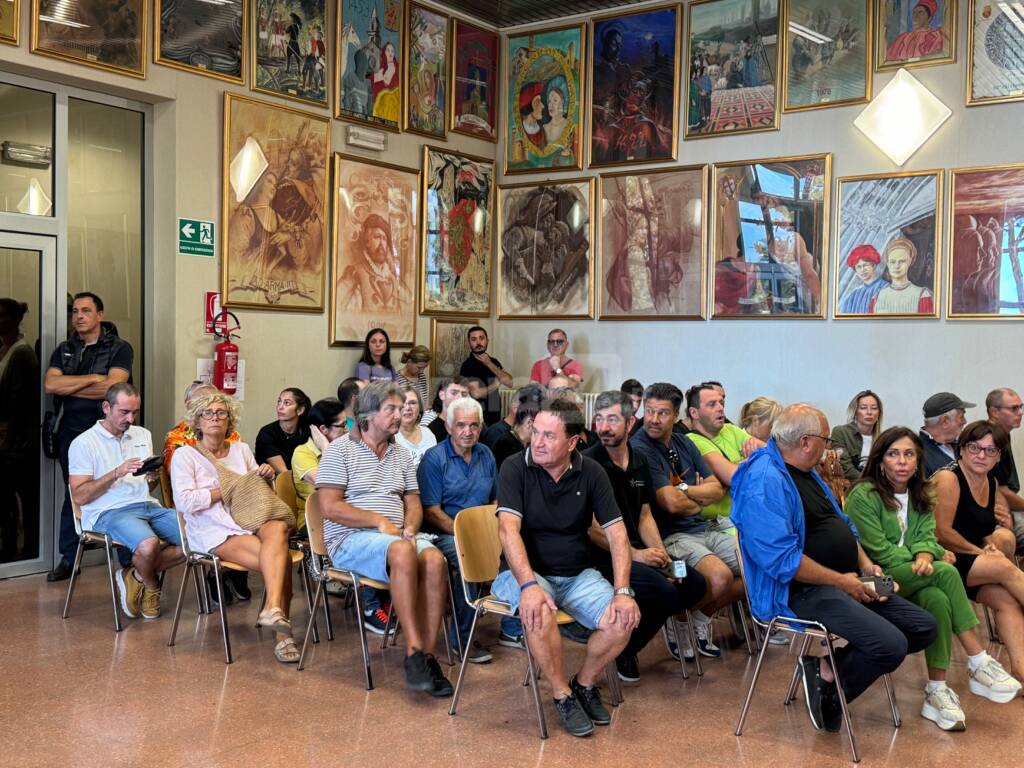 incendio mercato coperto incontro comune