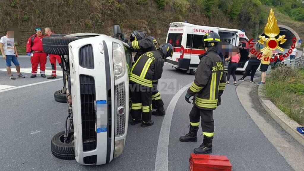 incidente carabinieri vigili del fuoco statale 28 pieve di teco