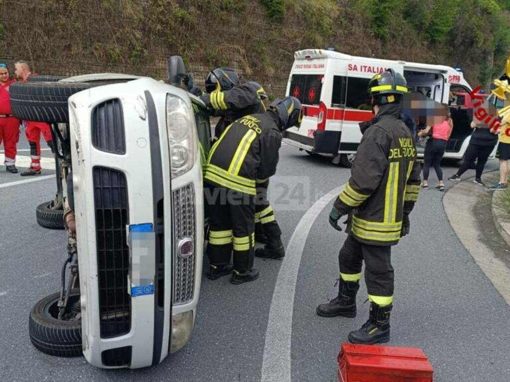 incidente carabinieri vigili del fuoco statale 28 pieve di teco