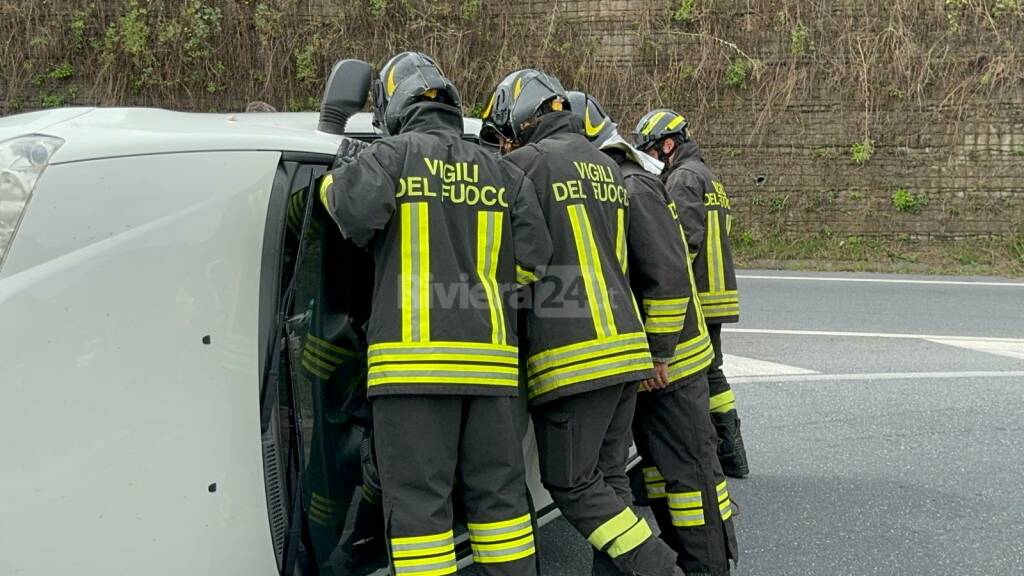 incidente carabinieri vigili del fuoco statale 28 pieve di teco