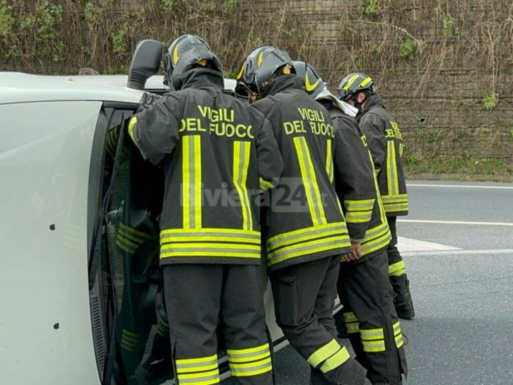 incidente carabinieri vigili del fuoco statale 28 pieve di teco