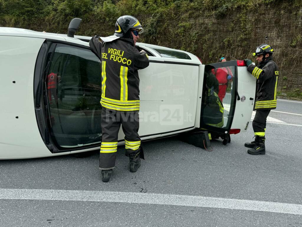 incidente carabinieri vigili del fuoco statale 28 pieve di teco