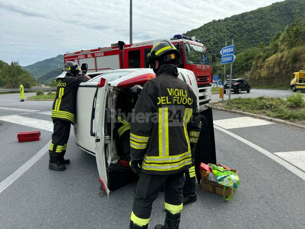 incidente carabinieri vigili del fuoco statale 28 pieve di teco