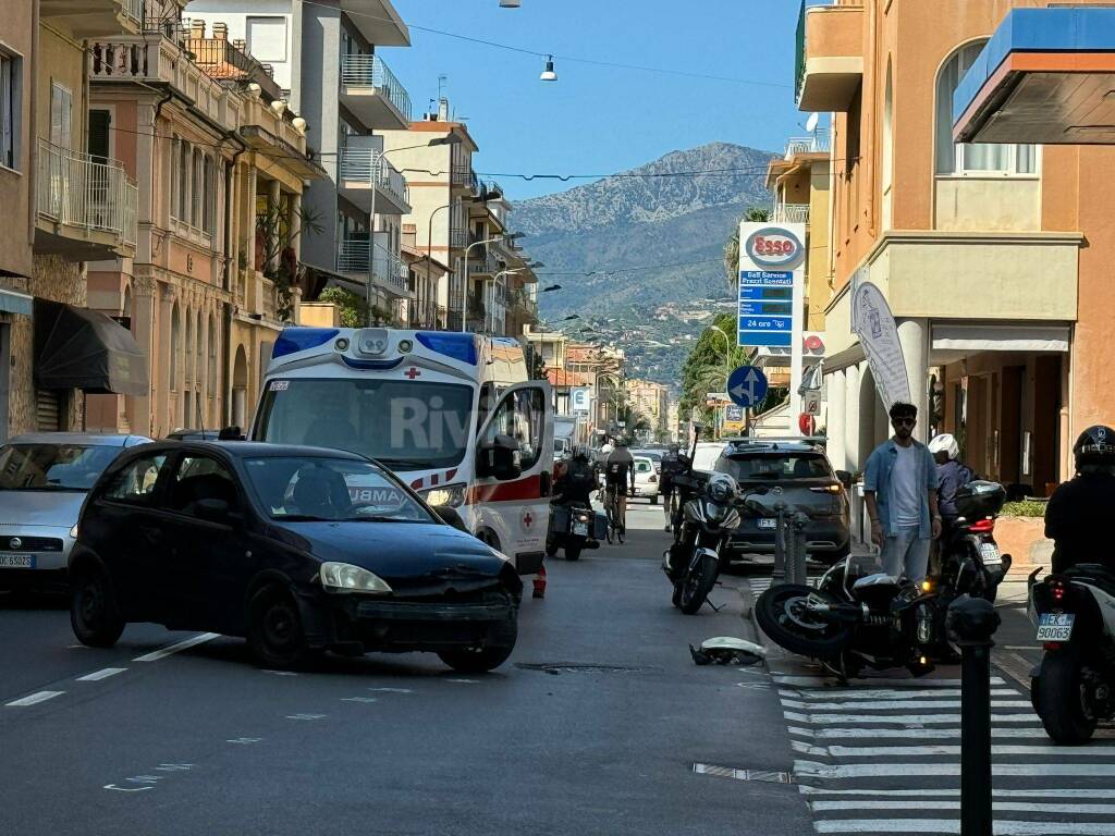 https://www.riviera24.it/photogallery_new/images/2024/09/incidente-moto-auto-bordighera-652634.jpg